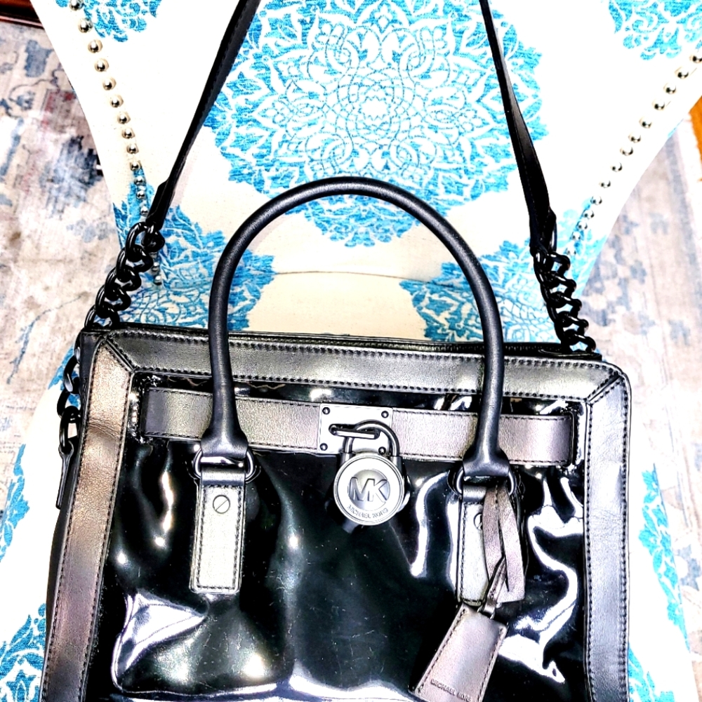 ๐๐ฏ -Michael Kors-Hamilton-Black on Black-Patent Matte Lock ๐ Satchel bag - Picture 5 of 12